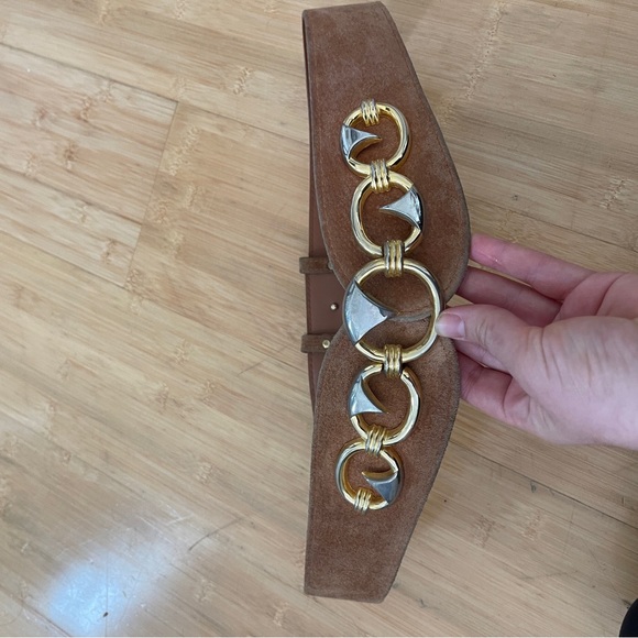 Vintage brown suede 1980’s adjustable belt gold and silver buckle - Picture 2 of 6